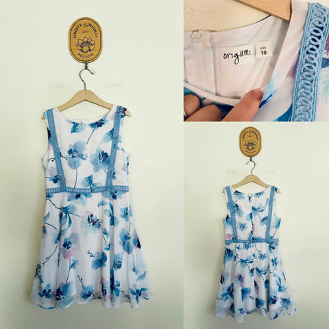 Origami blue/white floral dress Sz 10 as new, faint storage mark on inner zip if I’m being fussy