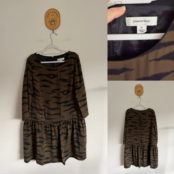 Country Road l/s dress Sz 16 EEUC