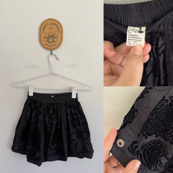 Jottum black velvet skirt Sz 5 as new, but letter L on tag
