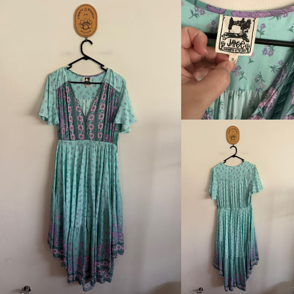 Jaase blue floral boho dress Sz S as new - waistband is slightly twisted