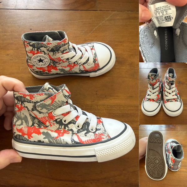 Converse multi dinosaur hi-tops Sz 7 as new