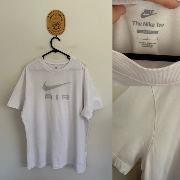 Nike “The Nike Tee” white T-shirt Sz L as new, dust mark on back of sleeve as pictured