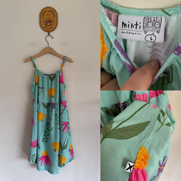 Minti flowers dress Sz 6 play - nick near the hip tag as pictured