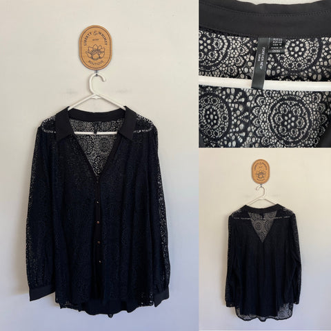 Forever New Curve black lace blouse with built-in singlet Sz 20 EUC