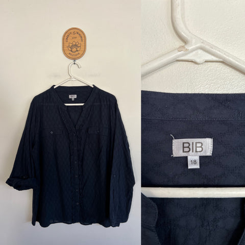 BIB navy textured blouse Sz 18 EUC