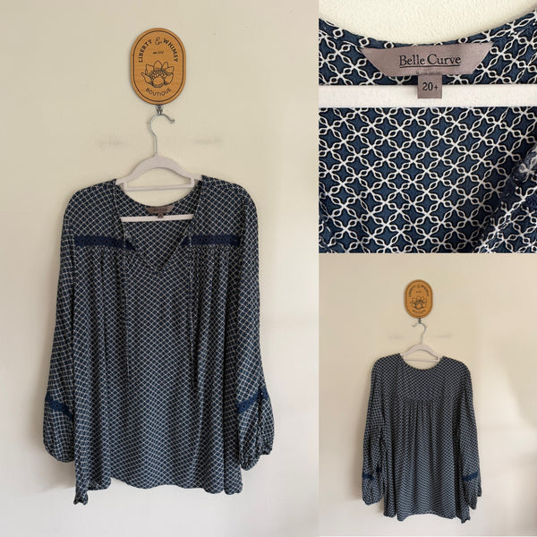Belle Curve l/s blue print top Sz 10 as new