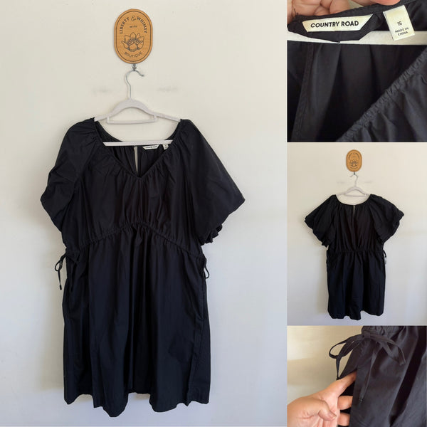 Country Road black pocket dress Sz 16 as new but tag is discoloured