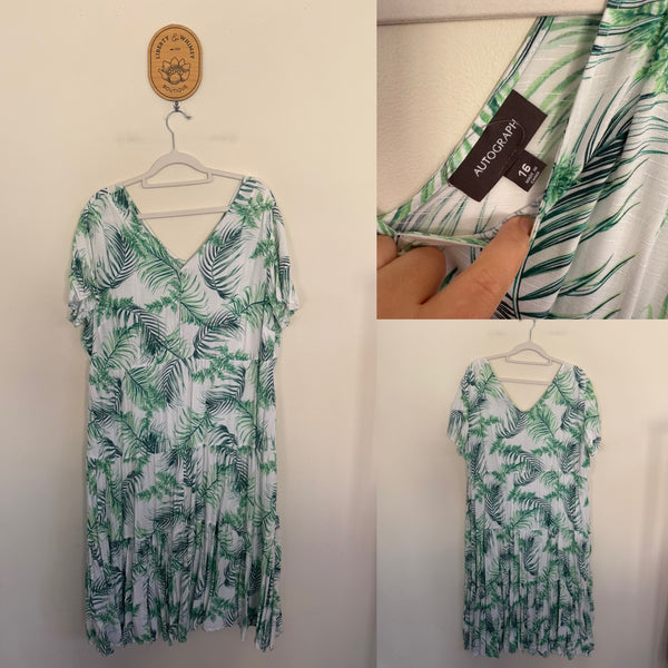 Autograph green/white tiered dress Sz 16 as new