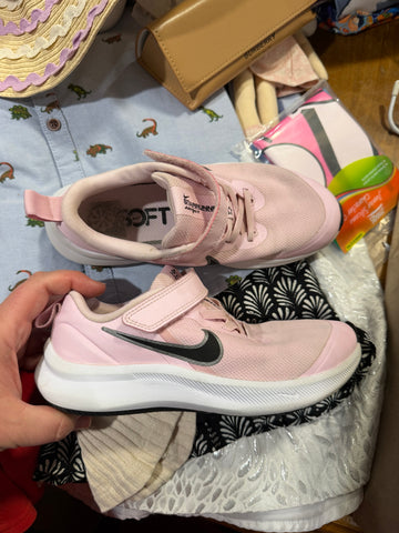 Nike pink runners Sz 1US, 13.5UK VGUC