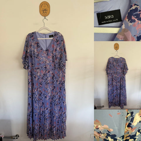 Sara blue floral pleated dress Sz 18 RRP $179.99 EUC