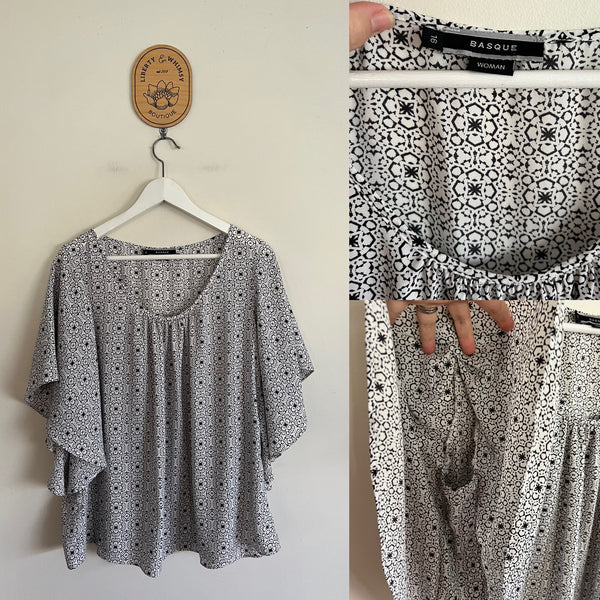 Basque white/black print top Sz 16 as new