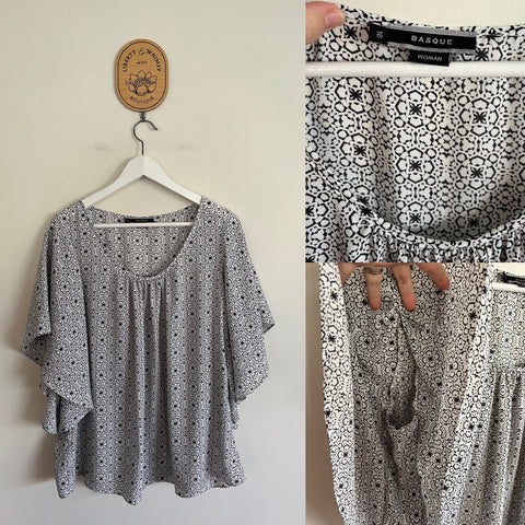 Basque white/black print top Sz 16 as new
