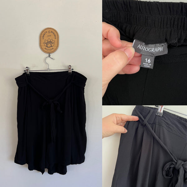 Autograph black pleated shorts Sz 16 as new
