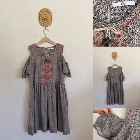 Marks & Spencer embroidered cold shoulder dress Sz 11-12 NWPT